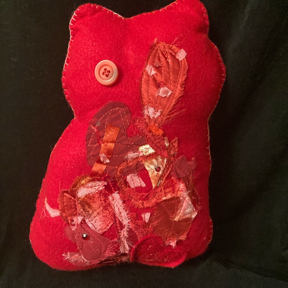 COPY - Valentine's small felt cat pillow. Vintage fabrics and button for an eye.